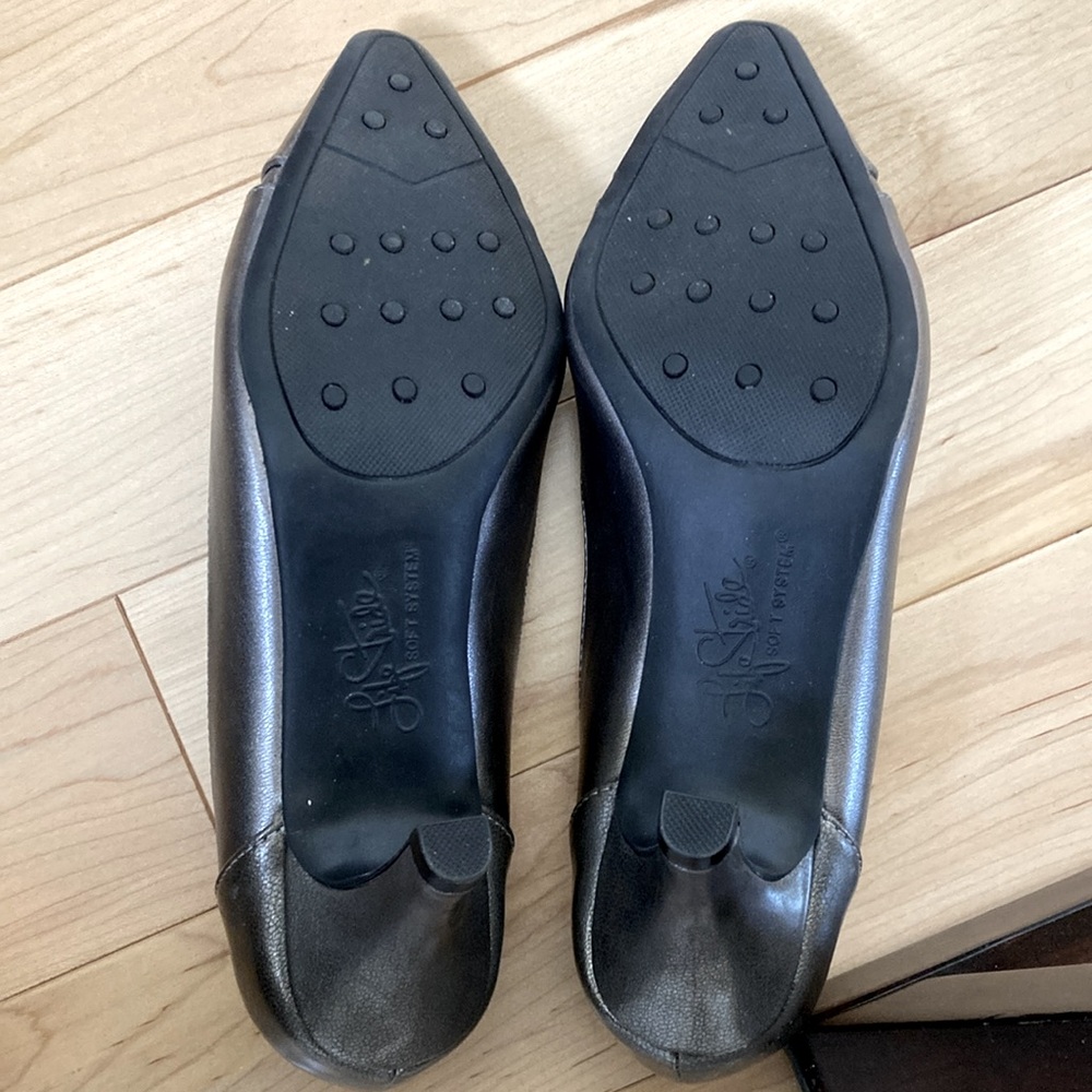 Life Stride Soft System 2.5” Heeled Pumps, Size 6M, Color- Silvery Gray - Picture 8 of 8